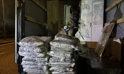 Ev eşyası yüklü kamyonette 40 kilogram esrar ele geçirildi