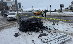 İki otomobil çarpıştı: 1 ölü, 1 yaralı