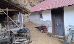 Heyelan sonrası 3 ev, tedbir amacıyla boşaltıldı