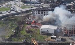 Arnavutköy'de 2 katlı metruk bina alev alev yandı