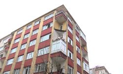 Bahçelievler'de çöken balkona ilişkin konuşan görgü tanığı: Balyozla balkonun demirini kırdılar