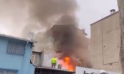 Gecekondu yangınında mahsur kalan kişiyi komşuları kurtardı