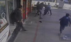 Oyuncak silahla kuyumcu soygunu girişimi sonrası kavga kamerada
