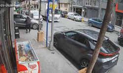 Fren yerine gaza bastığı otomobil kuaför dükkanına girdi
