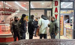 Kasap dükkanında silahlı kavga anı kamerada: 2 yaralı