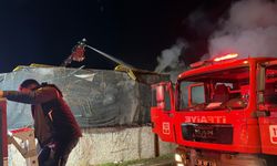 Marangozhanede çıkan yangını itfaiye söndürdü