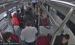 Halk otobüsü şoförü, fenalaşan yolcuyu hastaneye yetiştirdi