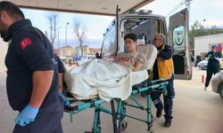 Sokakta futbol oynarken 'pas vermediği' için çıkan tartışmada bıçaklandı