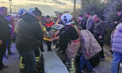 TIR'la çarpışan minibüs devrildi: 14 yaralı