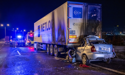Ankara'da tıra çarpan otomobilin sürücüsü hayatını kaybetti
