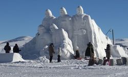 Sarıkamış şehitleri anısına yapılan kardan heykeller tamamlandı