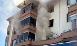 Yangın çıkan evde bıçakla öldürülmüş olarak bulundu