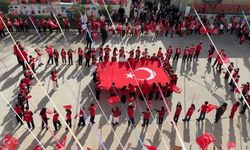 Karabük'te öğrencilerden bayrak etkinliği