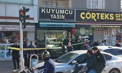 4 altın bileziği gasbeden şüpheli, üzerine kilitlenen dükkanın kapısını kırıp kaçtı