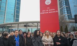 CHP'li Kaya, Aile ve Sosyal Hizmetler Bakanlığı önünde basın açıklaması yaptı