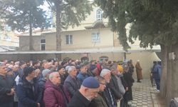 Ailesini katledip intihar eden şüpheli ile annesi toprağa verildi