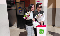 Kanseri yenen Fatma öğretmen öğrencilerine kavuştu