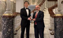 Akif Manaf’a Egeyön Barış Ödülü