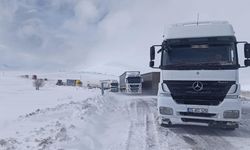 Ilgar Dağı tipi nedeniyle ulaşıma kapandı, 200 araçlık konvoy oluştu