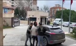 İş yerinin önündeki Türk bayrağını indiren şüpheli yakalandı