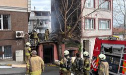 Beyoğlu'nda gecekondu alev alev yandı
