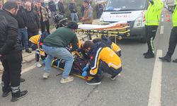 Motosiklet ile otomobil çarpıştı: 2 yaralı