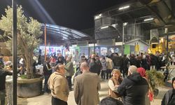Tarihi Uzun Çarşı esnafından depremde hayatını kaybedenler anısına ikram