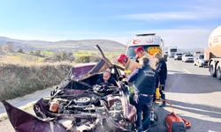 TIR'a arkadan çarpan otomobil 150 metre sürüklendi: 1 yaralı