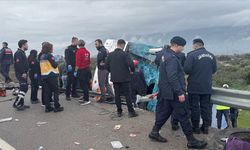 Antalya'da devrilen yolcu otobüsündeki 8 kişi hayatını kaybetti, 26 kişi yaralandı