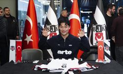 Beşiktaşlı Hyeon-gyu Oh, imza gününde taraftarlarla buluştu