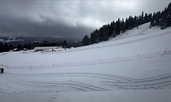 Ilgaz Dağı'nda kar yağışı ve sis etkili oluyor