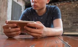 Dijital çağda çocuklar sanat maskesi altında cinsel imgelerle yetişkin dünyasına alet ediliyor