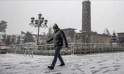 Hafta sonu yurdun batısı yağmurlu, doğusu kar yağışlı geçecek