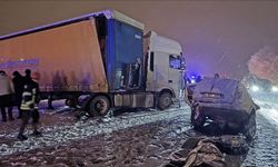 Erzurum'da tır ile çarpışan SUV tipi araçtaki 4 kişi hayatını kaybetti