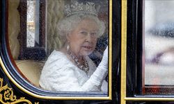 Kraliçe Elizabeth'in, Epstein mağduruna sus payı ödemesi için oğluna borç verdiği öne sürüldü