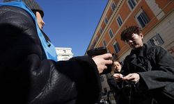 Roma'nın tarihi Trevi Çeşmesi turistler için ücretli hale geldi