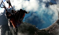 Yamaç paraşütü sırasında Ölüdeniz'de oluşan renk geçişleri görüntülendi