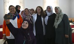 Başkentte kadınlar akıllı telefon eğitimiyle dijital dünyayı öğretiyor