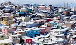 Kayseri'nin beyaza bürünen "renkli evler"i dronla görüntülendi