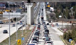 "Kilit kavşak" Kırıkkale'de bayram tatili dönüşü hareketliliği sürüyor