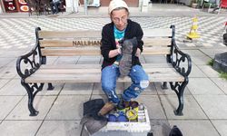 Nallıhan'da yaşayan kadın eşinin ayakkabı boyacılığı mesleğini devraldı