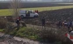 Amasya'da minibüs tarlaya uçtu; 8 yaralı