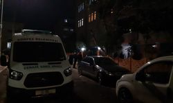 Annesiyle yaşadığı evde boğazından bıçaklanmış halde bulunan kadın öldü