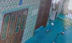 Cezaevinden izinli çıktı, girdiği 3 camideki ses sistemlerini sopayla kırıp söktü