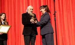 Dünya Tiyatro Günü’nde İsmail Dümbüllü geleneği yaşatıldı