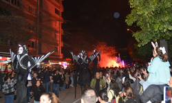 25’inci Uluslararası Adana Tiyatro Festivali, renkli kortejle ‘Perde’ dedi