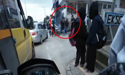 Bursa'da 1 kişinin yaralandığı 'yan bakma' kavgası kamerada