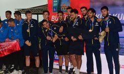 Fenerbahçe, Büyükler Türkiye Kupası Kürek Yarışları'nda kadın ve erkeklerde birinci oldu