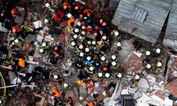 Fatih’te doğal gaz kaynaklı patlamada 2 bina çöktü; 9 kişi kurtarıldı