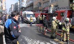 Gelinlik mağazasında yangın; mahsur kalan 2 kişi kurtarıldı